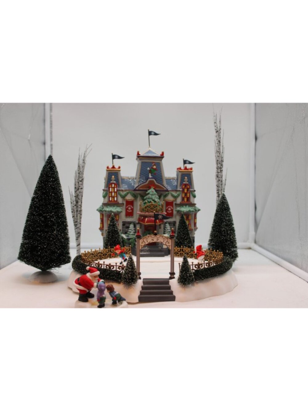 Dept 56 North Pole Village - Glacier Park Pavilion - Picture 2 of 11